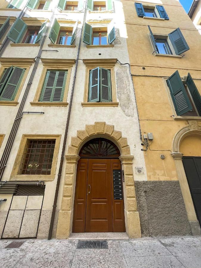 Magnolia Home - Piazza Delle Erbe Verona Buitenkant foto